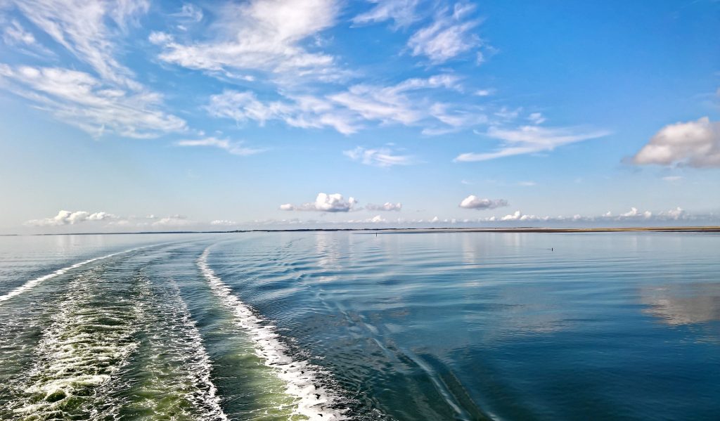 boat trip water behind the boat